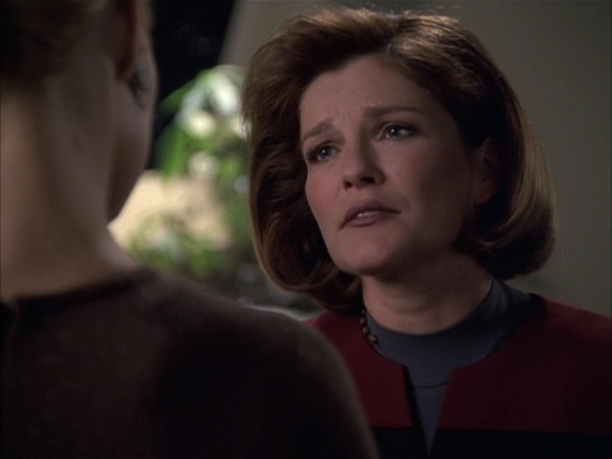 extant_StarTrek_VOY_6x02-SurvivalInstinct_02245.jpg