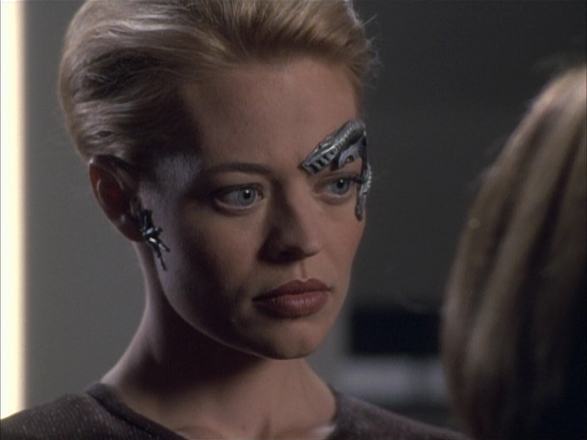 extant_StarTrek_VOY_6x02-SurvivalInstinct_02255.jpg
