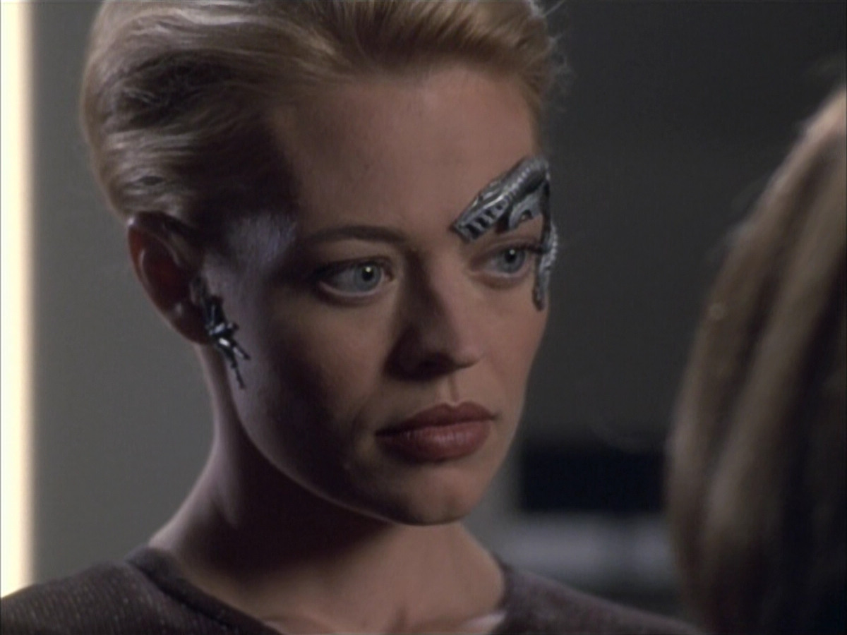 extant_StarTrek_VOY_6x02-SurvivalInstinct_02256.jpg