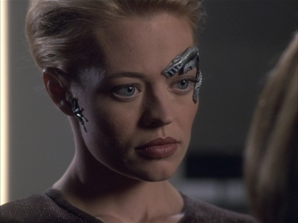 extant_StarTrek_VOY_6x02-SurvivalInstinct_02257.jpg