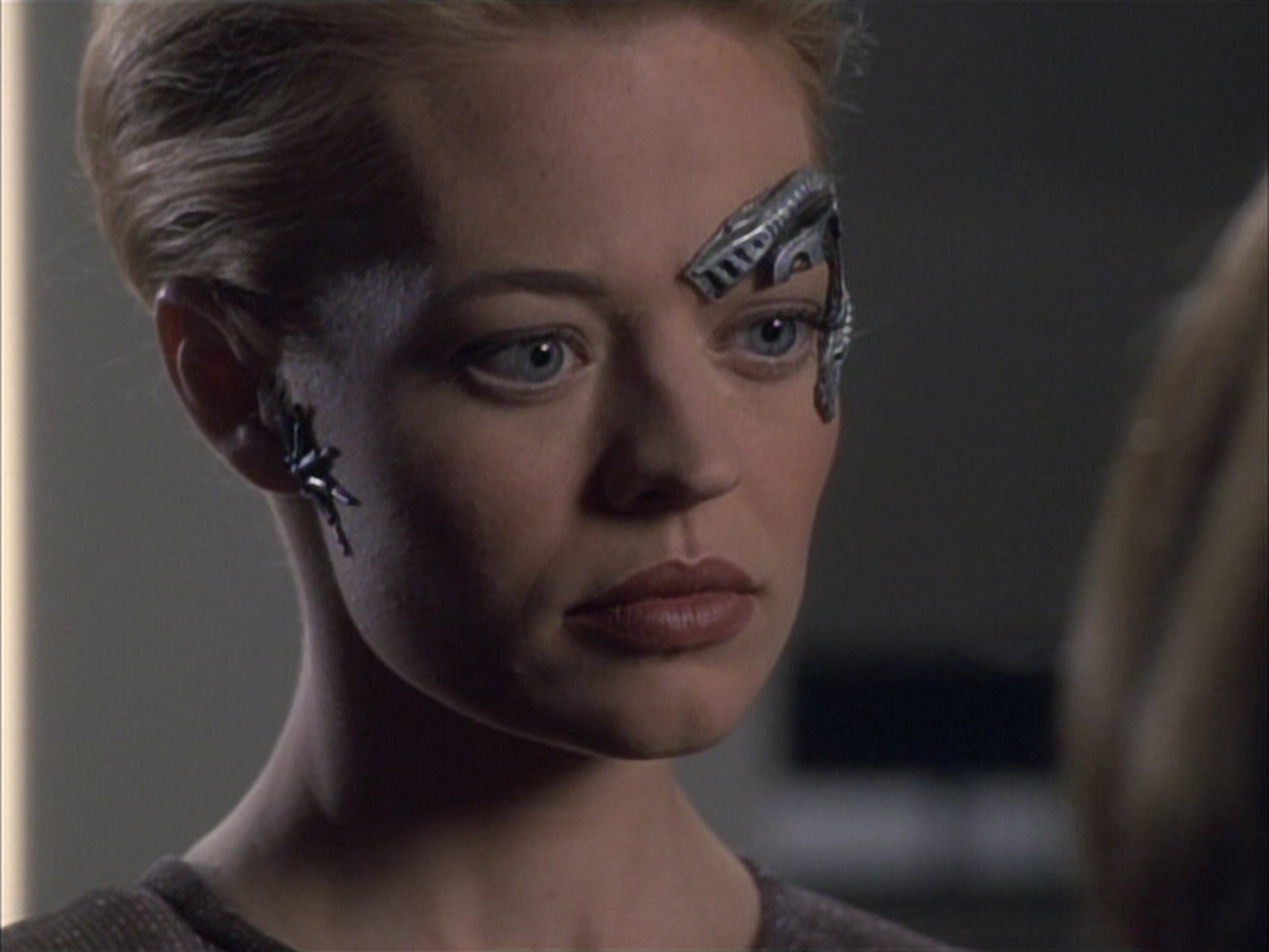extant_StarTrek_VOY_6x02-SurvivalInstinct_02259.jpg