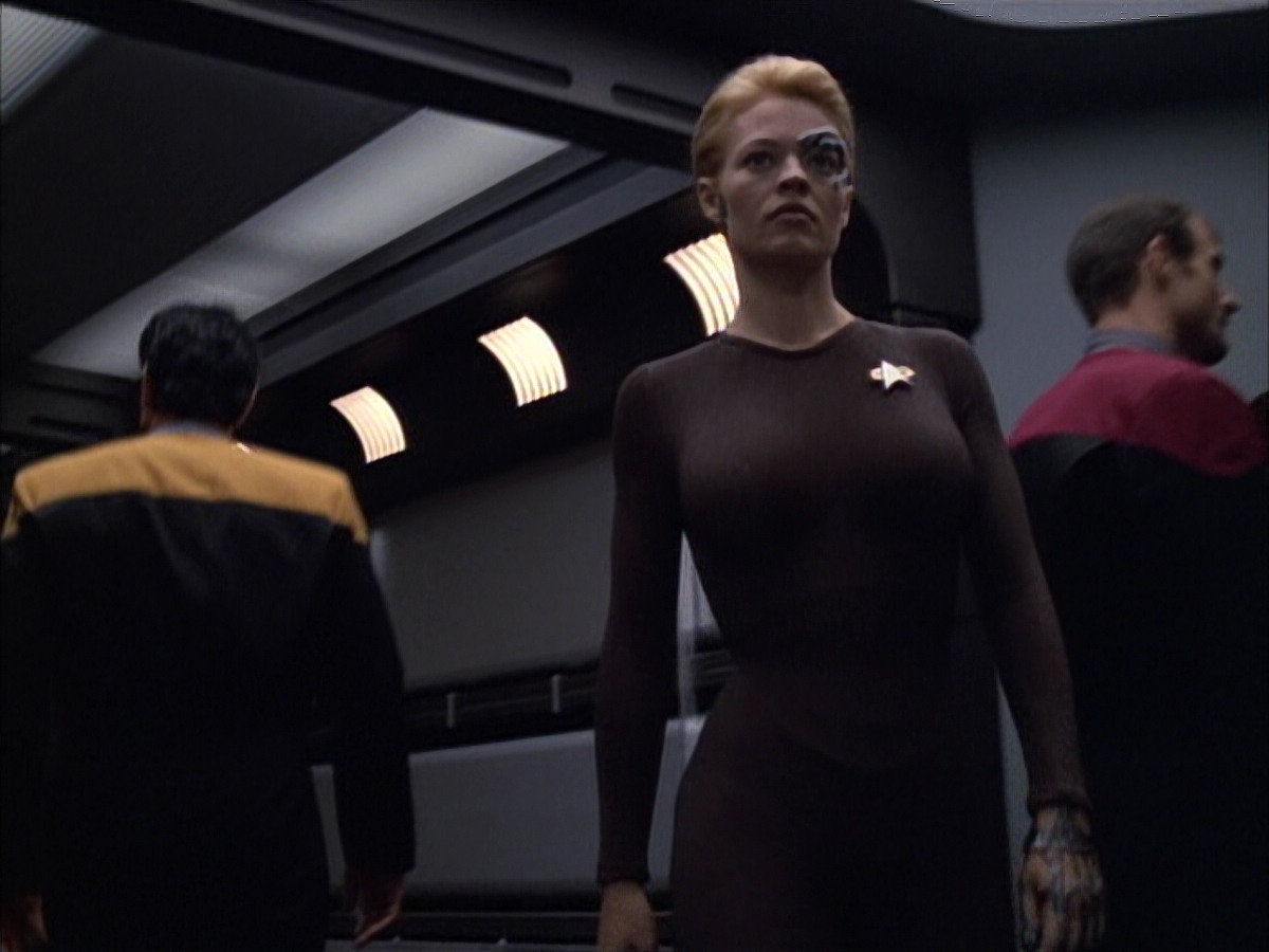 extant_StarTrek_VOY_6x02-SurvivalInstinct_02262.jpg