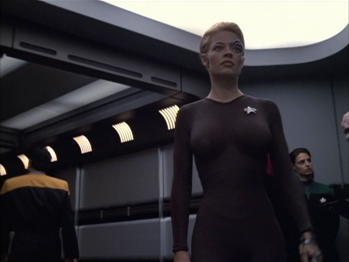 extant_StarTrek_VOY_6x02-SurvivalInstinct_02263.jpg