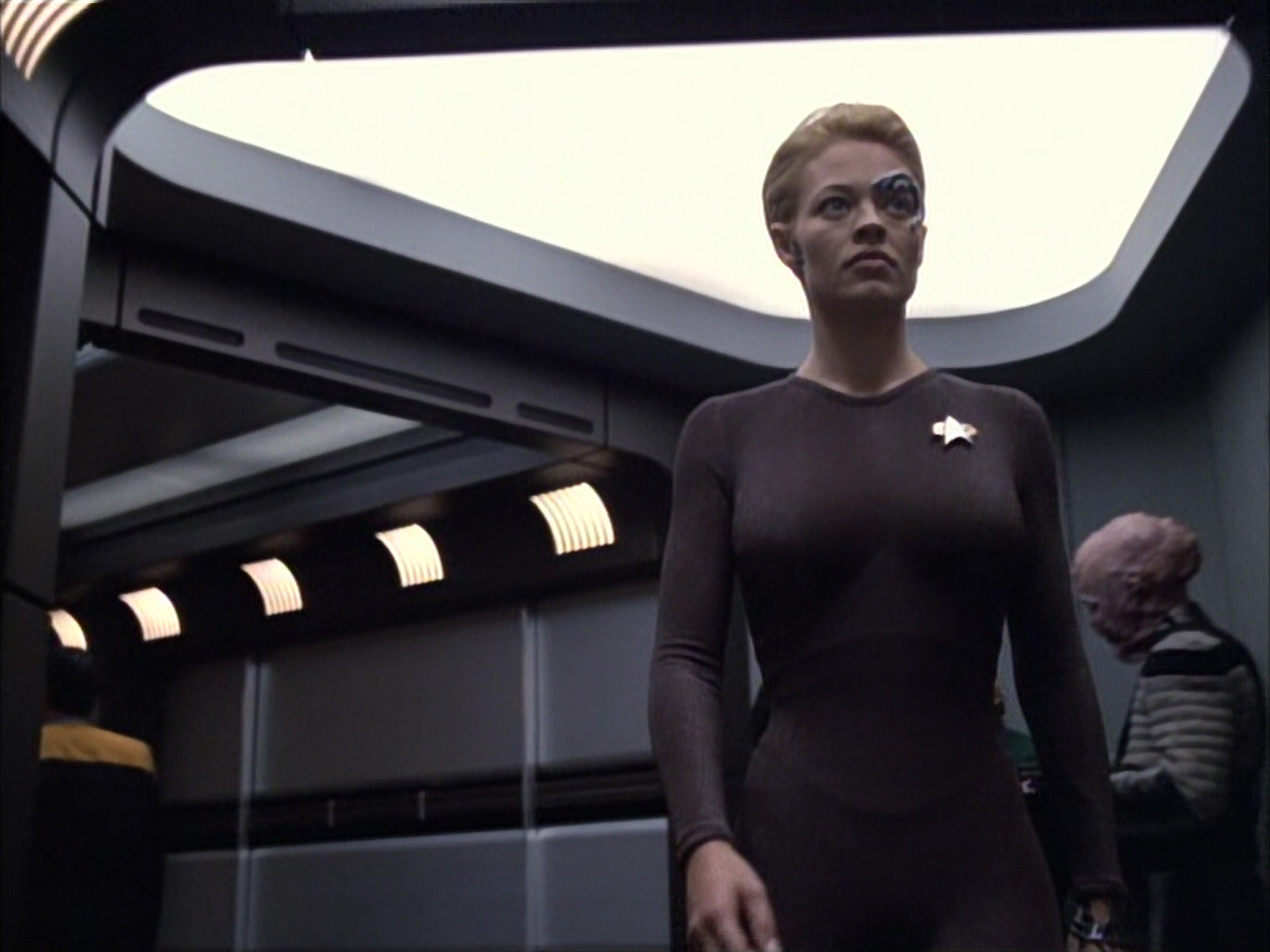 extant_StarTrek_VOY_6x02-SurvivalInstinct_02264.jpg