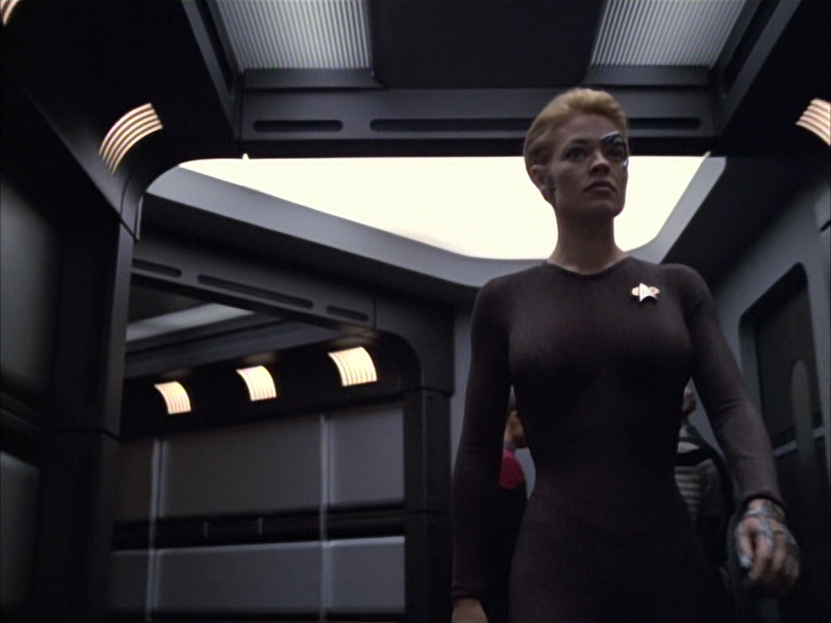 extant_StarTrek_VOY_6x02-SurvivalInstinct_02265.jpg