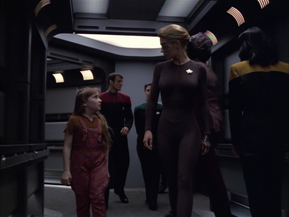 extant_StarTrek_VOY_6x02-SurvivalInstinct_02269.jpg