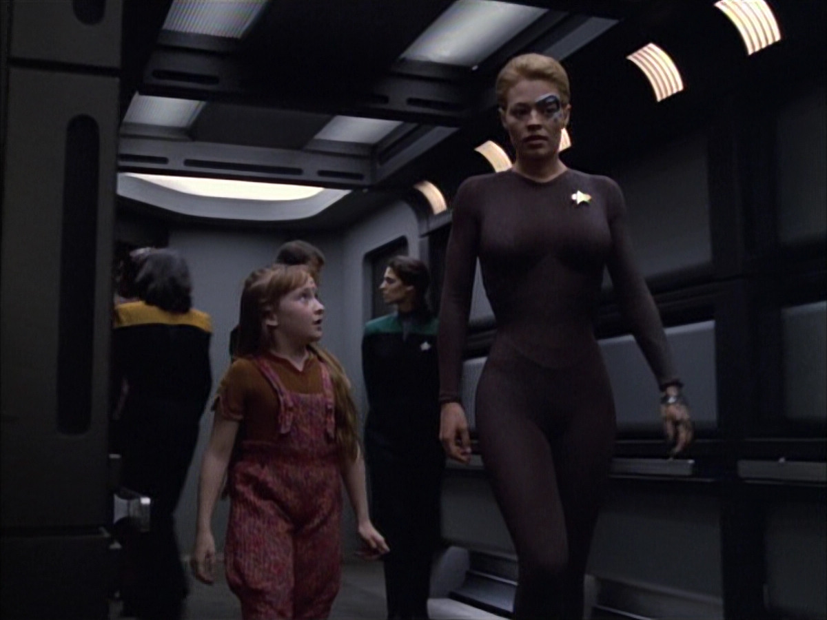 extant_StarTrek_VOY_6x02-SurvivalInstinct_02272.jpg