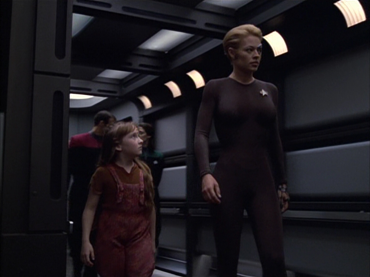 extant_StarTrek_VOY_6x02-SurvivalInstinct_02273.jpg