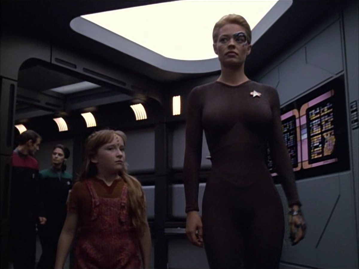 extant_StarTrek_VOY_6x02-SurvivalInstinct_02277.jpg