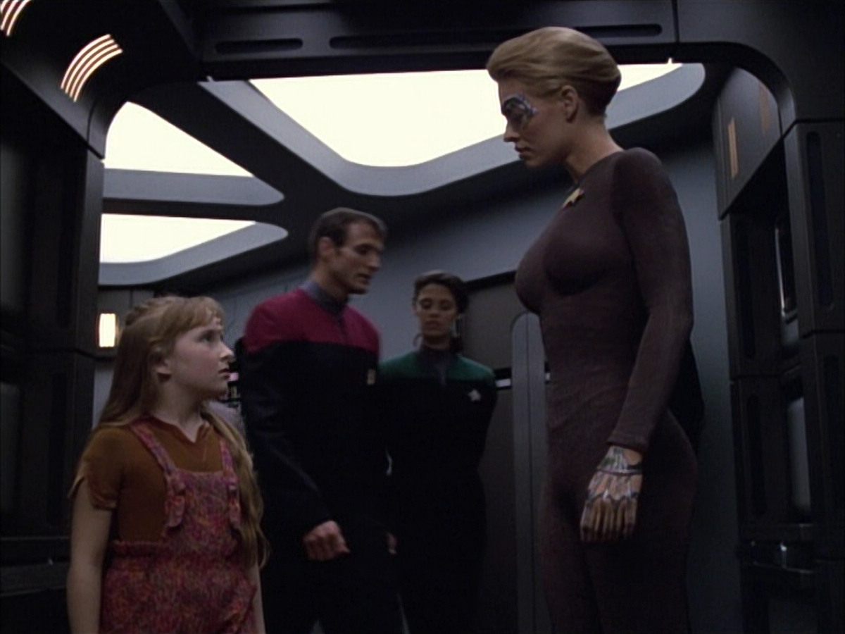 extant_StarTrek_VOY_6x02-SurvivalInstinct_02284.jpg