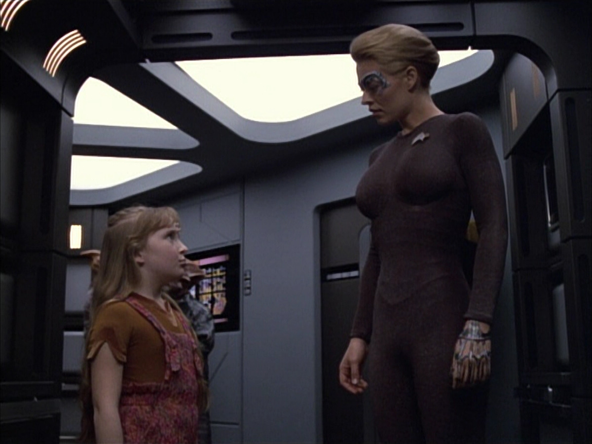 extant_StarTrek_VOY_6x02-SurvivalInstinct_02289.jpg