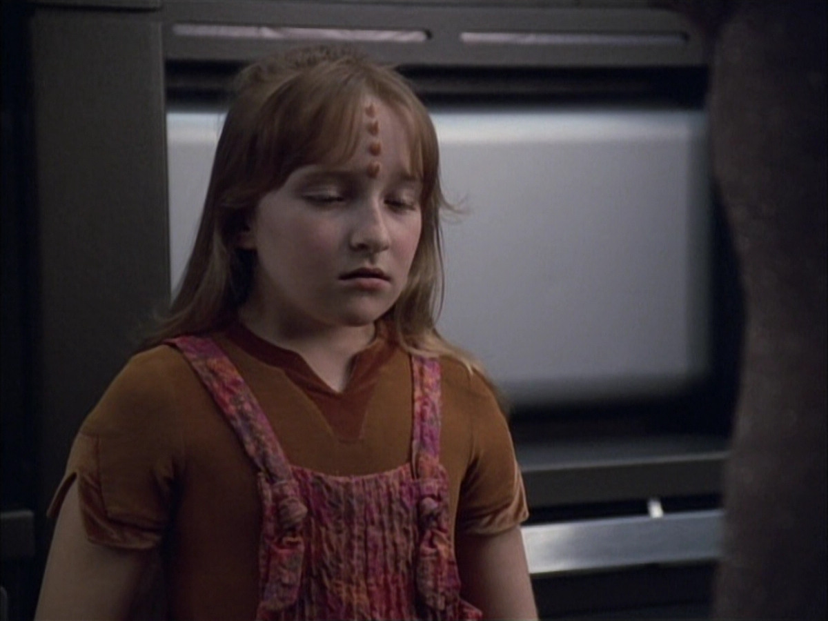 extant_StarTrek_VOY_6x02-SurvivalInstinct_02304.jpg