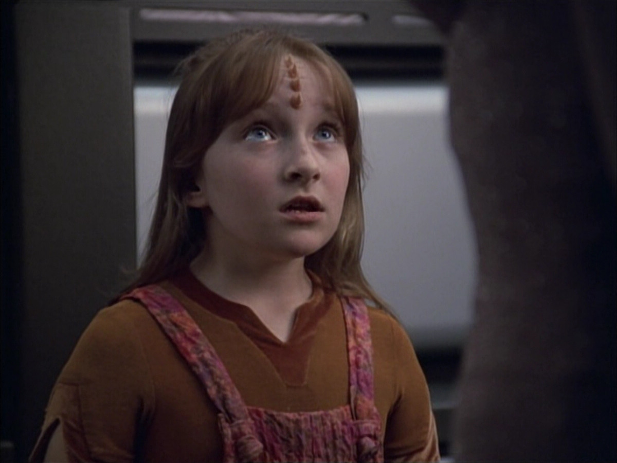 extant_StarTrek_VOY_6x02-SurvivalInstinct_02324.jpg