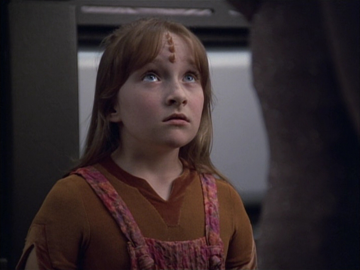 extant_StarTrek_VOY_6x02-SurvivalInstinct_02325.jpg