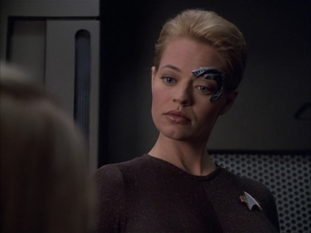 extant_StarTrek_VOY_6x02-SurvivalInstinct_02328.jpg
