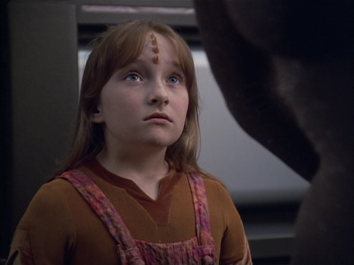 extant_StarTrek_VOY_6x02-SurvivalInstinct_02331.jpg