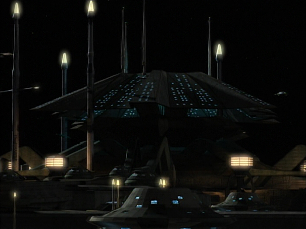 extant_StarTrek_VOY_6x02-SurvivalInstinct_02337.jpg