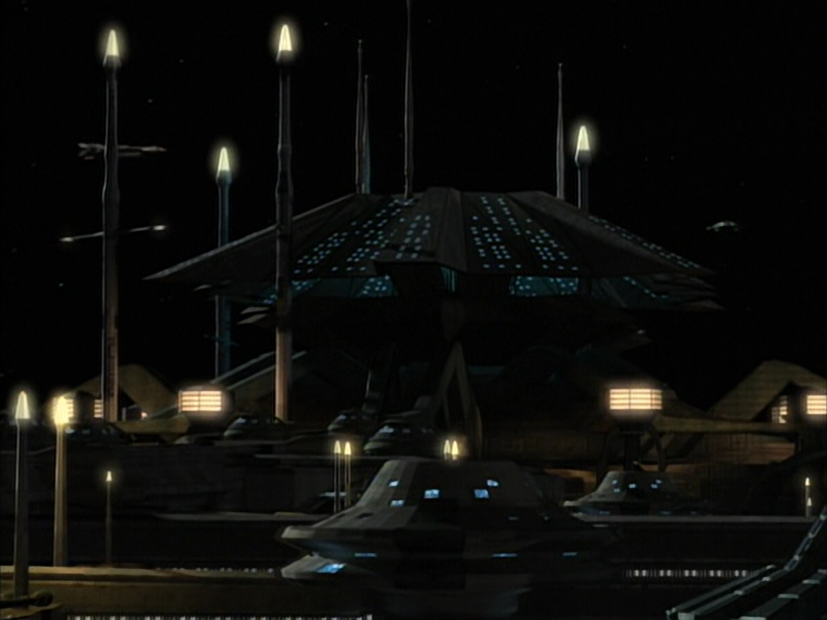 extant_StarTrek_VOY_6x02-SurvivalInstinct_02341.jpg