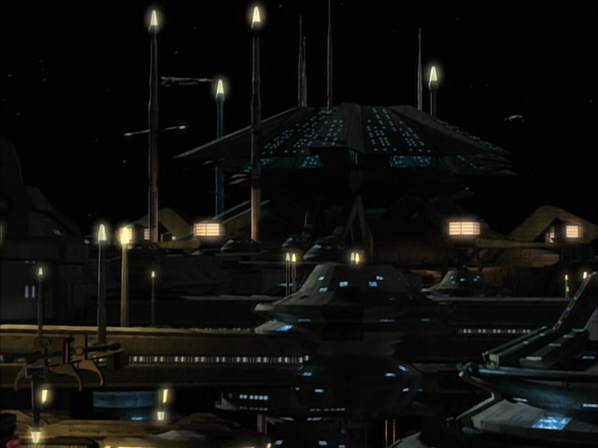 extant_StarTrek_VOY_6x02-SurvivalInstinct_02344.jpg