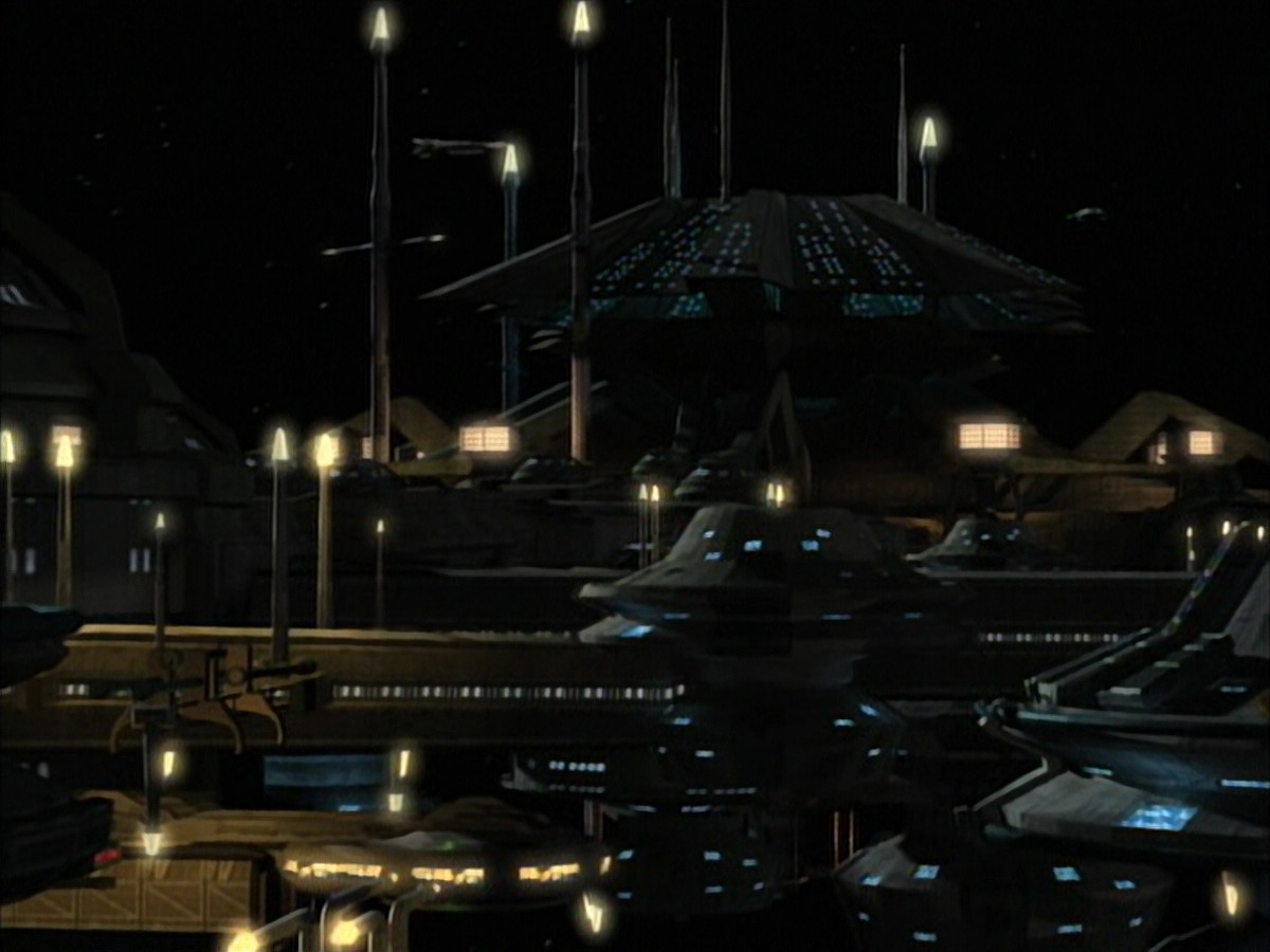 extant_StarTrek_VOY_6x02-SurvivalInstinct_02345.jpg