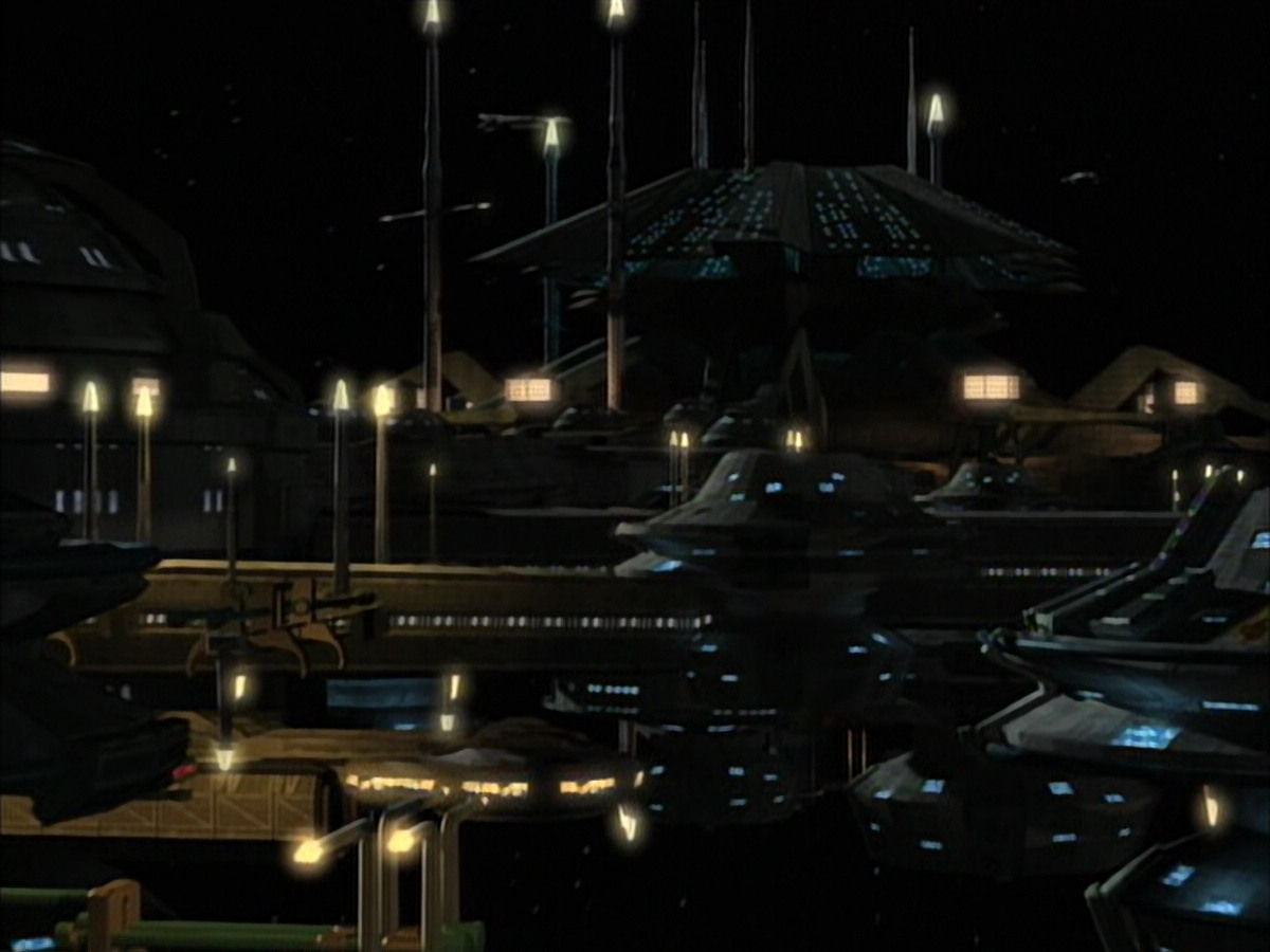 extant_StarTrek_VOY_6x02-SurvivalInstinct_02346.jpg