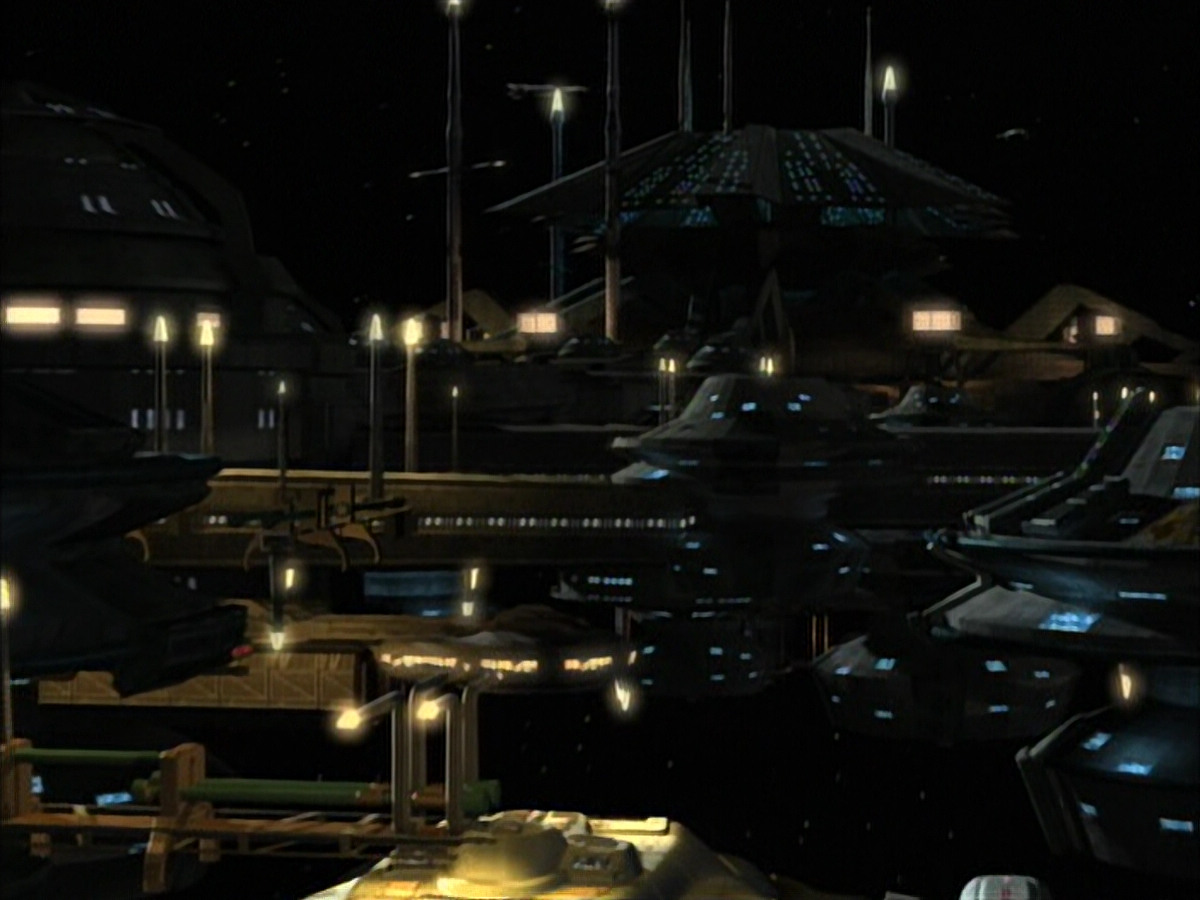 extant_StarTrek_VOY_6x02-SurvivalInstinct_02347.jpg