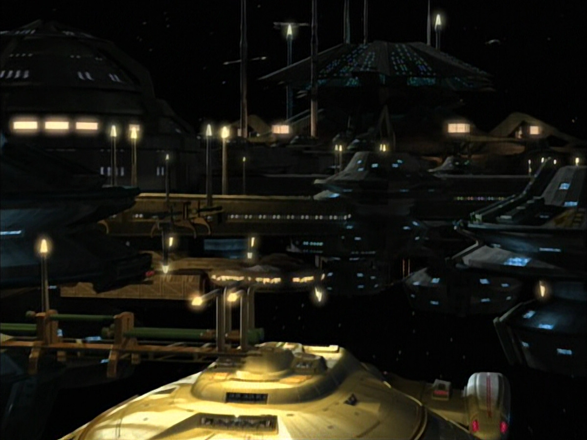 extant_StarTrek_VOY_6x02-SurvivalInstinct_02348.jpg