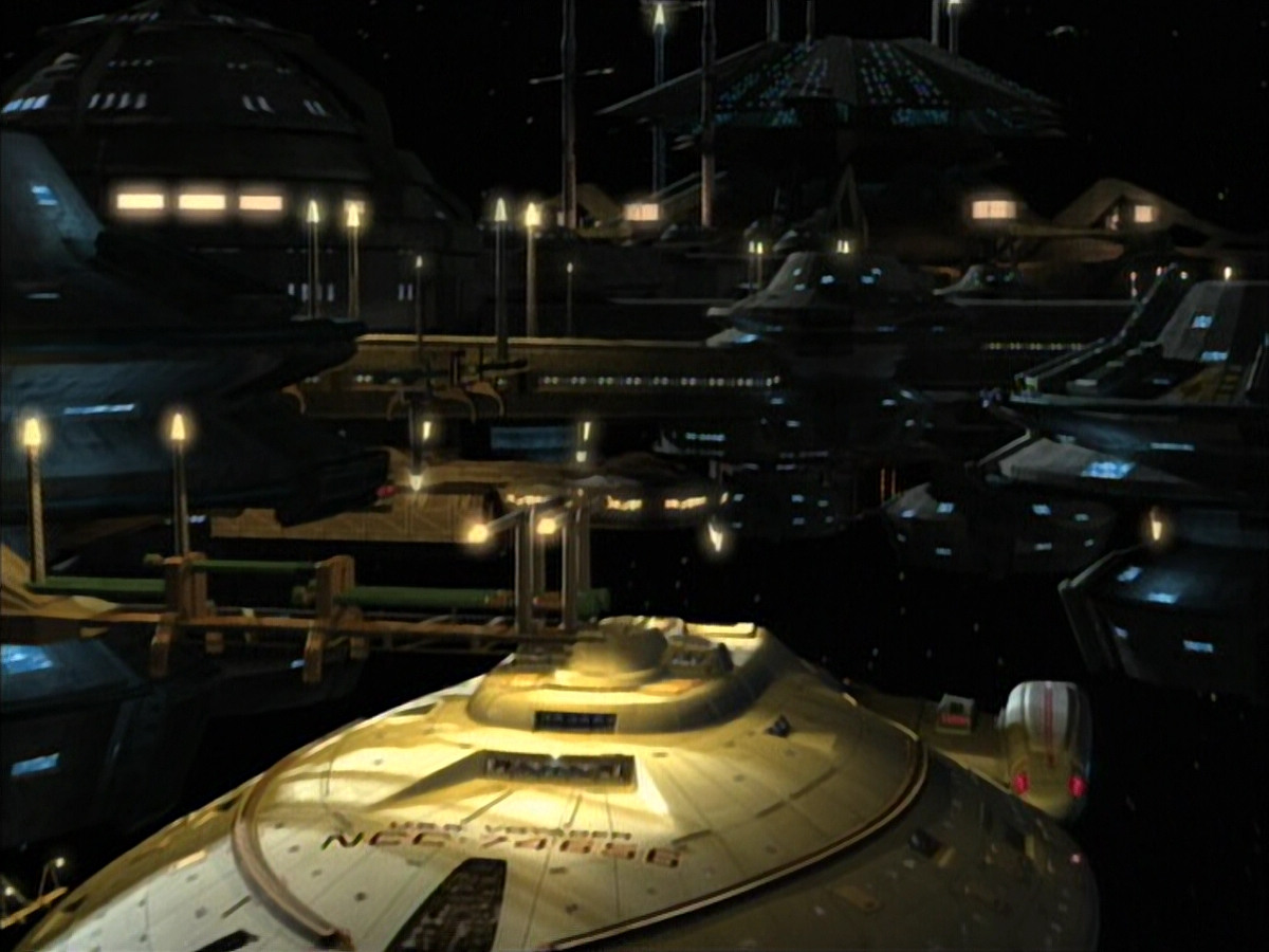 extant_StarTrek_VOY_6x02-SurvivalInstinct_02349.jpg