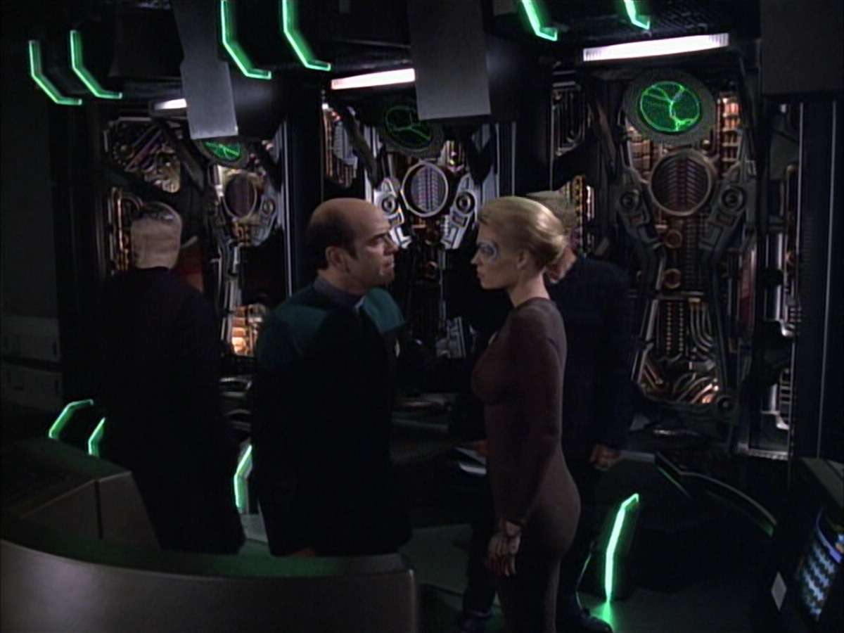 extant_StarTrek_VOY_6x02-SurvivalInstinct_02355.jpg