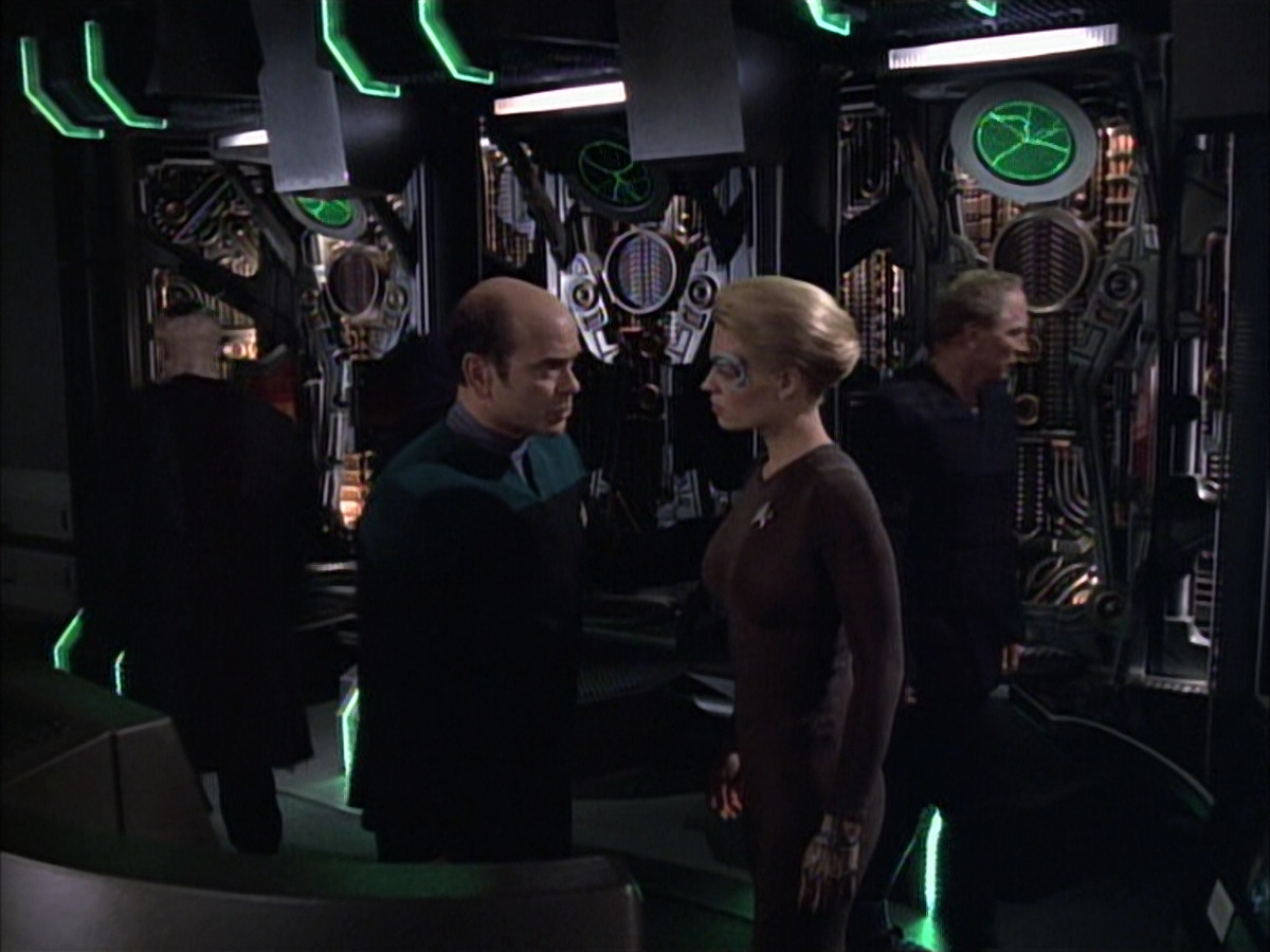 extant_StarTrek_VOY_6x02-SurvivalInstinct_02356.jpg