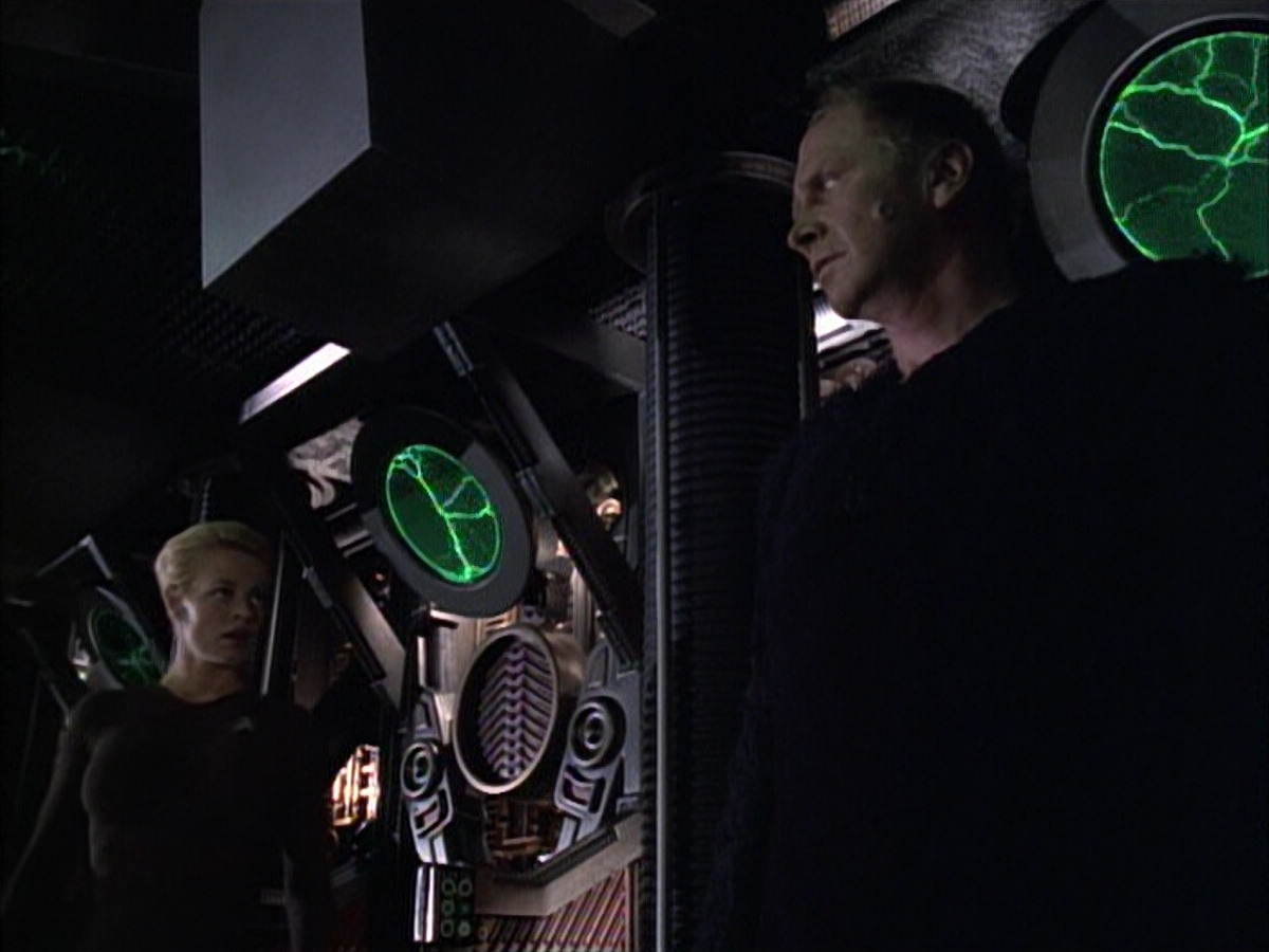 extant_StarTrek_VOY_6x02-SurvivalInstinct_02388.jpg