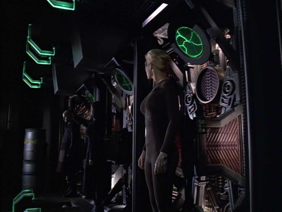 extant_StarTrek_VOY_6x02-SurvivalInstinct_02393.jpg