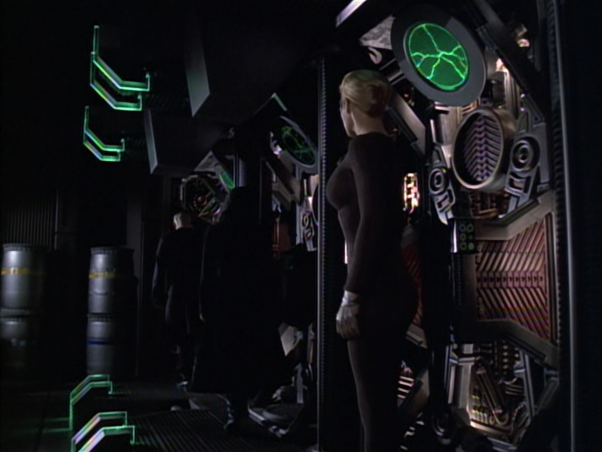 extant_StarTrek_VOY_6x02-SurvivalInstinct_02394.jpg