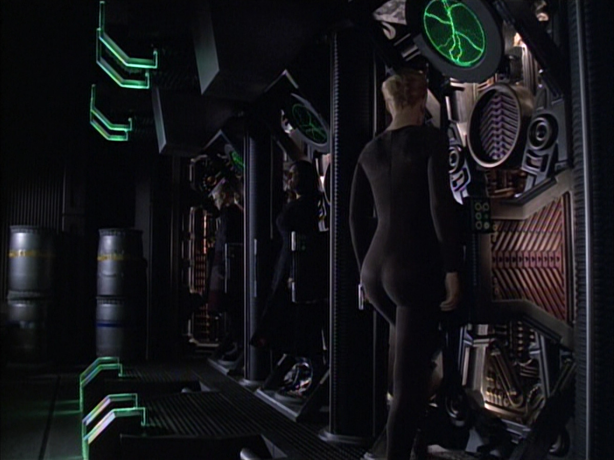 extant_StarTrek_VOY_6x02-SurvivalInstinct_02396.jpg