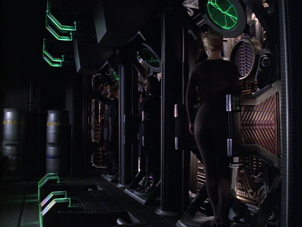 extant_StarTrek_VOY_6x02-SurvivalInstinct_02397.jpg