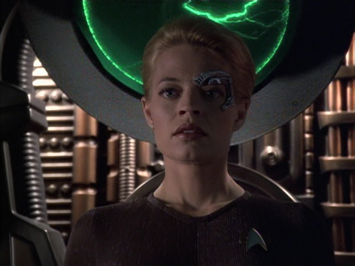 extant_StarTrek_VOY_6x02-SurvivalInstinct_02400.jpg