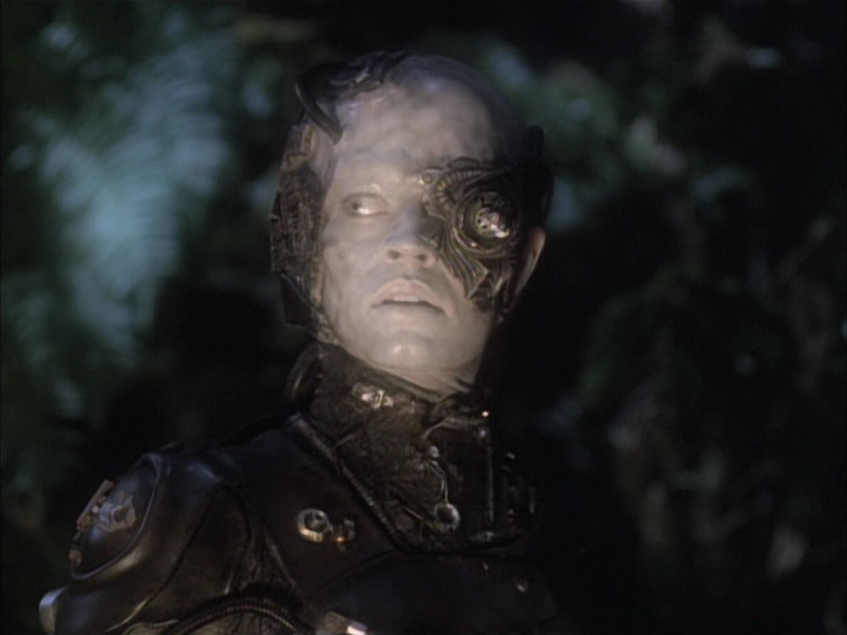 extant_StarTrek_VOY_6x02-SurvivalInstinct_02411.jpg