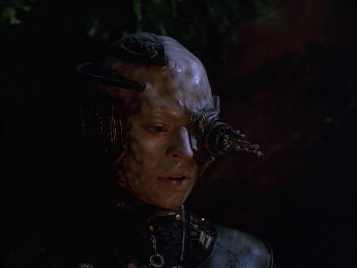 extant_StarTrek_VOY_6x02-SurvivalInstinct_02420.jpg