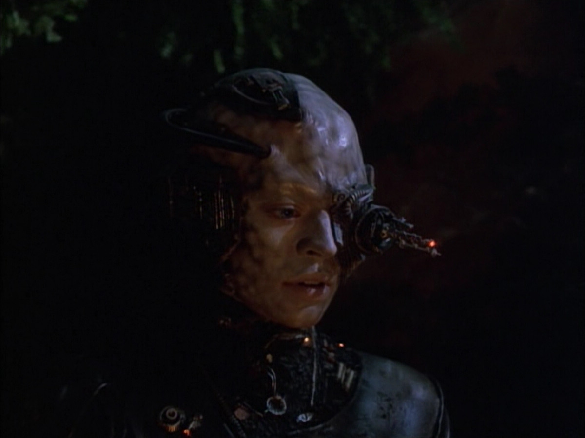 extant_StarTrek_VOY_6x02-SurvivalInstinct_02421.jpg