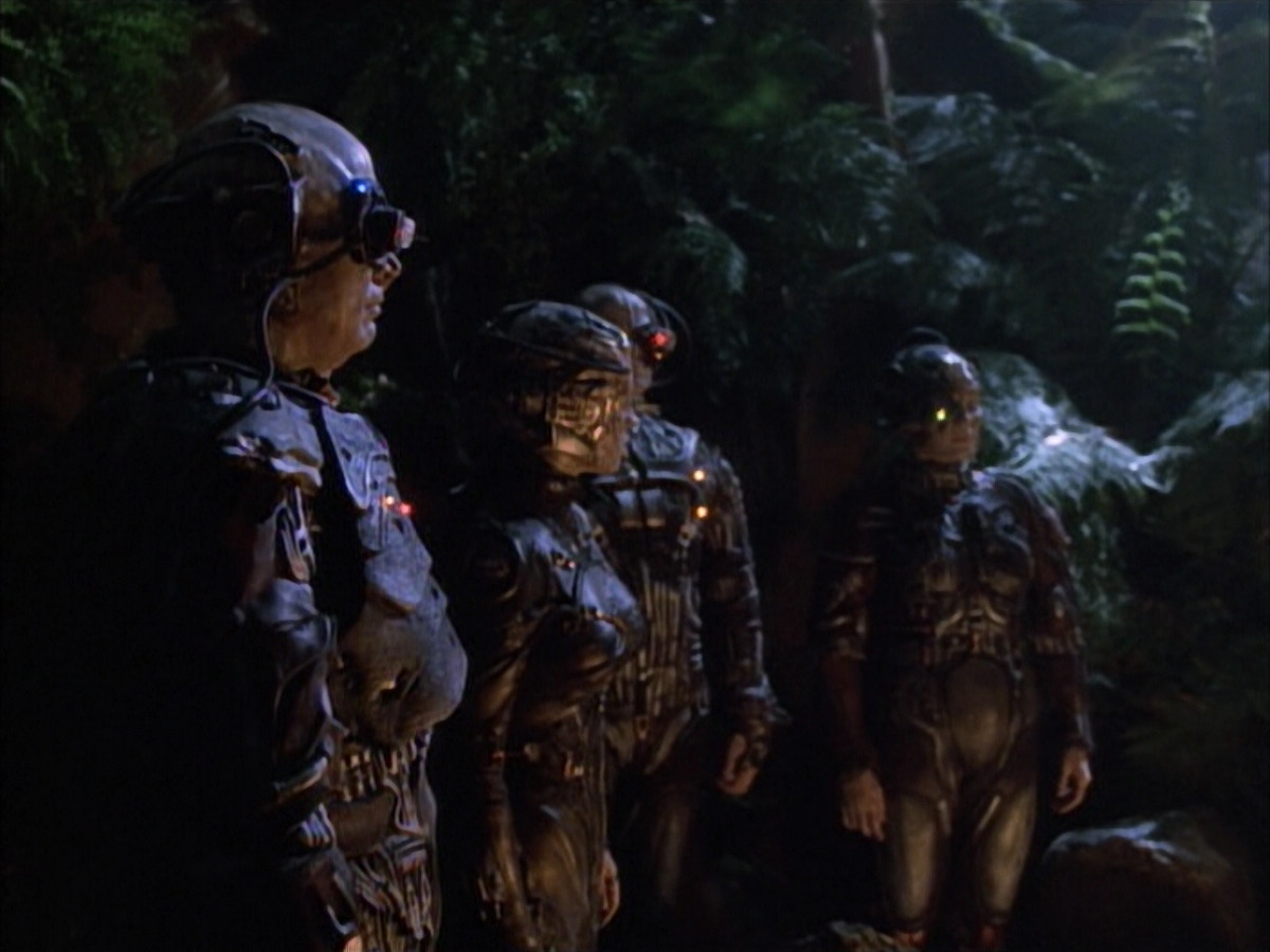 extant_StarTrek_VOY_6x02-SurvivalInstinct_02430.jpg