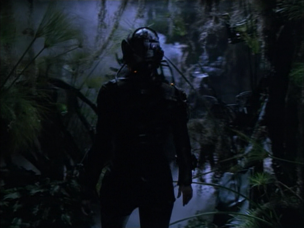 extant_StarTrek_VOY_6x02-SurvivalInstinct_02462.jpg