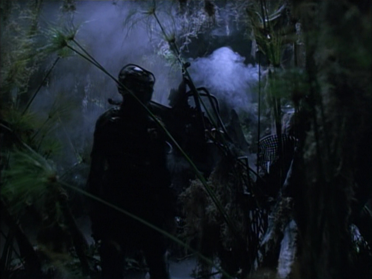 extant_StarTrek_VOY_6x02-SurvivalInstinct_02465.jpg