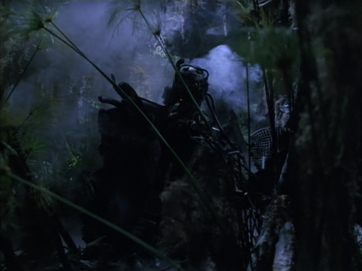 extant_StarTrek_VOY_6x02-SurvivalInstinct_02466.jpg