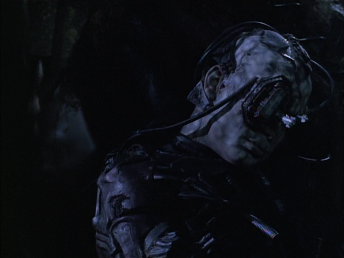 extant_StarTrek_VOY_6x02-SurvivalInstinct_02474.jpg