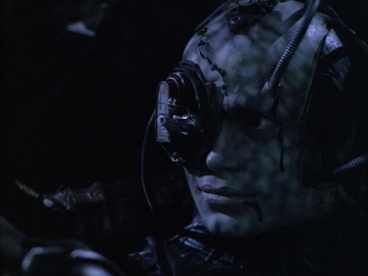 extant_StarTrek_VOY_6x02-SurvivalInstinct_02490.jpg