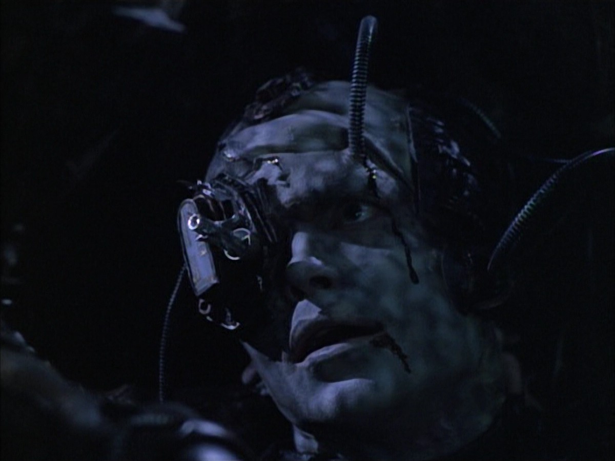extant_StarTrek_VOY_6x02-SurvivalInstinct_02500.jpg