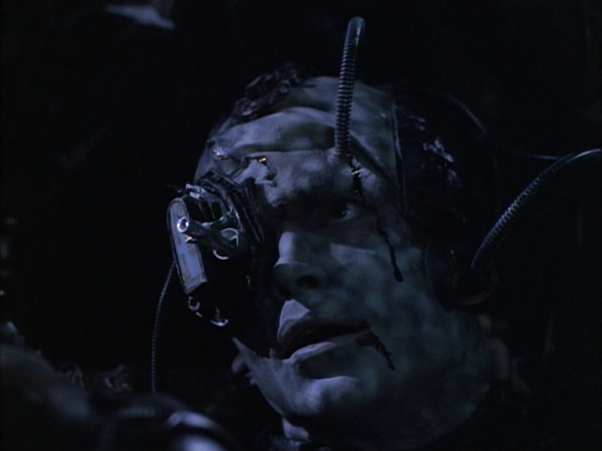 extant_StarTrek_VOY_6x02-SurvivalInstinct_02501.jpg