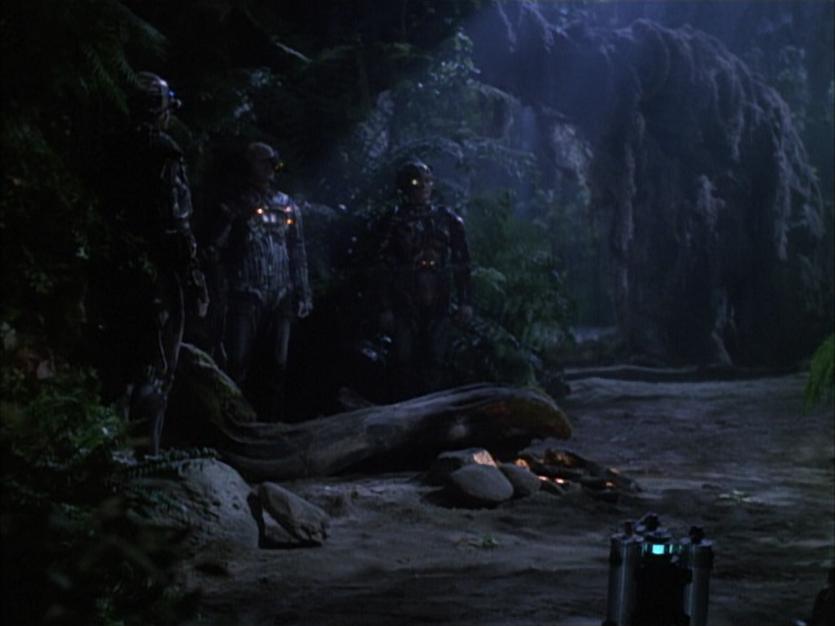 extant_StarTrek_VOY_6x02-SurvivalInstinct_02514.jpg