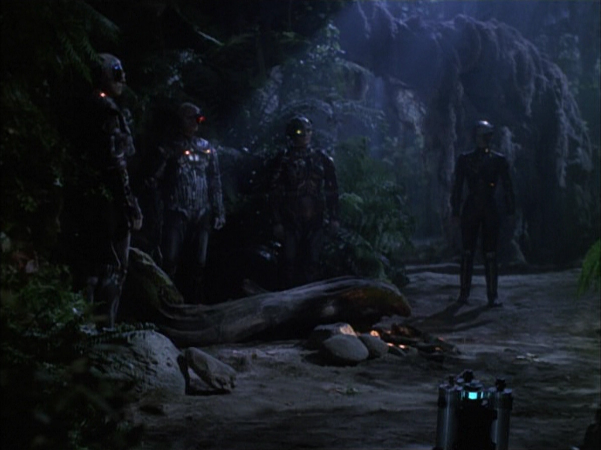 extant_StarTrek_VOY_6x02-SurvivalInstinct_02523.jpg