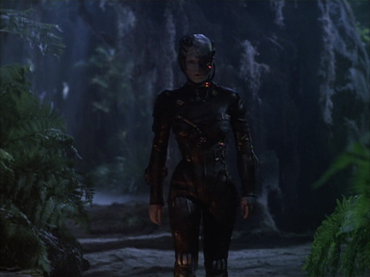 extant_StarTrek_VOY_6x02-SurvivalInstinct_02531.jpg